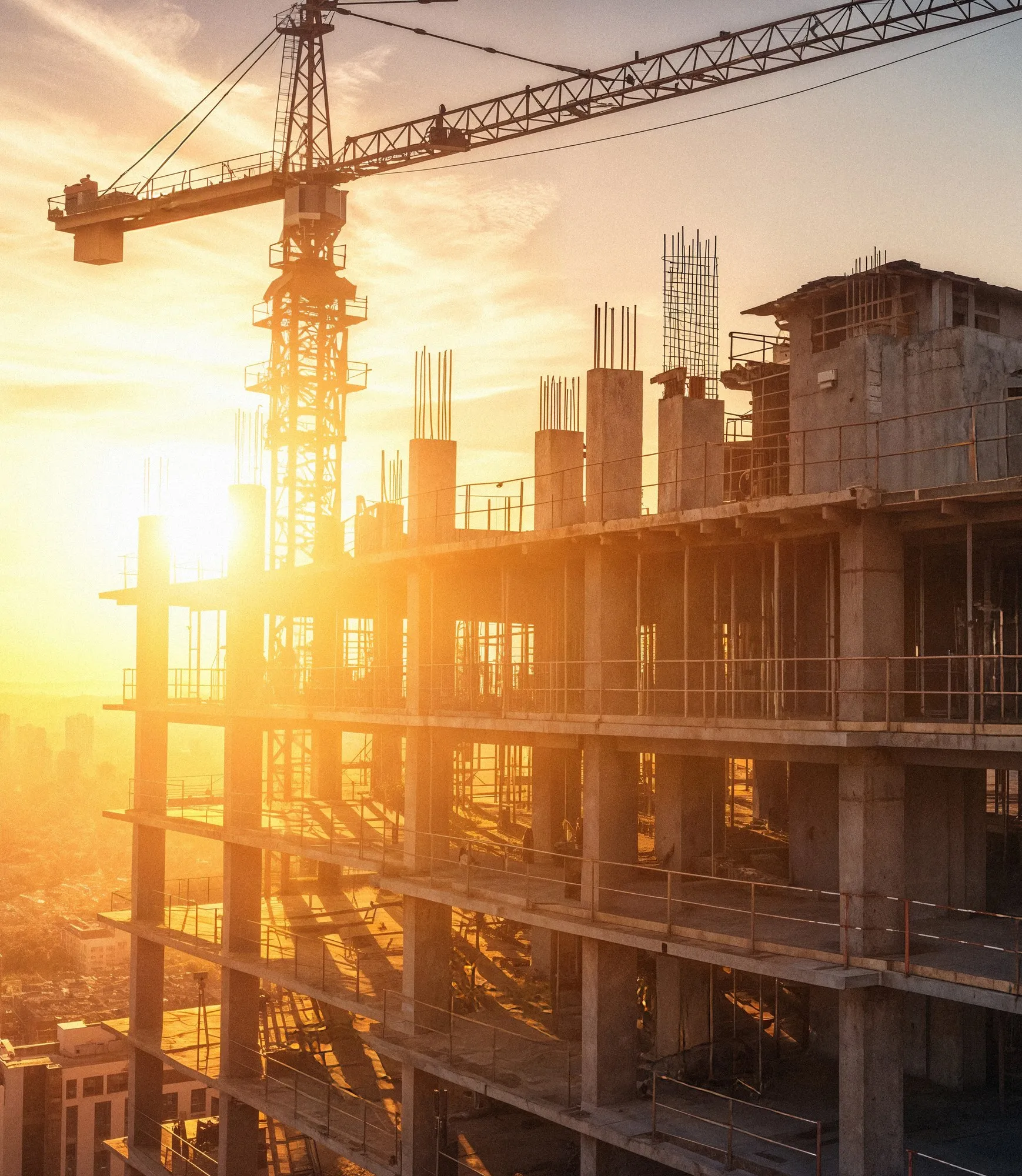Canteiro de obras ao entardecer